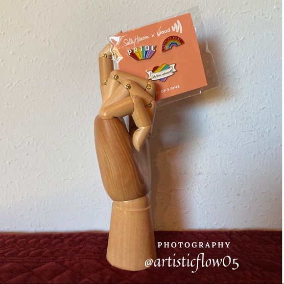 NEW! Sally Hansen x Glaad Pride 2020 Limited Pins - Picture 6 of 6